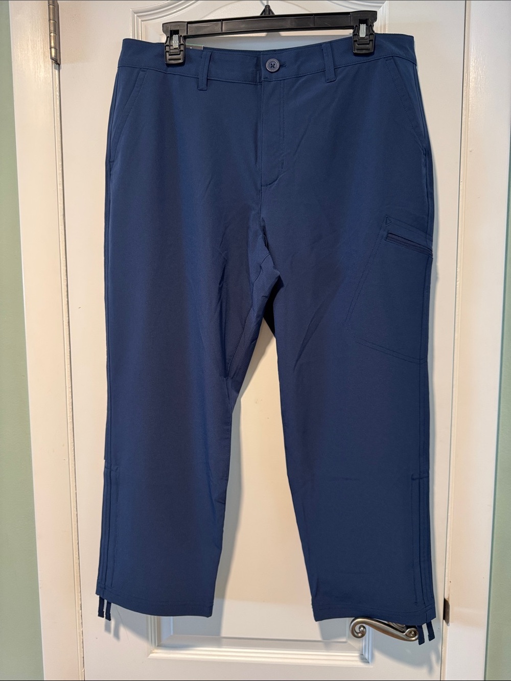 Eddie Bauer  Ripstop crop Navy Blue Cargo Performance capris